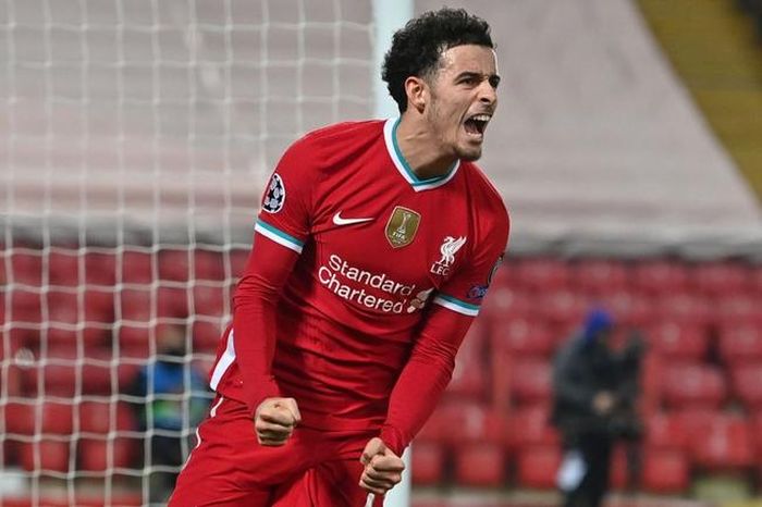 Curtis Jones của đội U21 Anh trong màu áo Liverpool