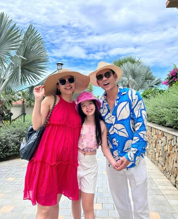 Gia đình nhỏ của Phương Trinh Jolie và Lý Bình chính thức chào đón thành viên mới
