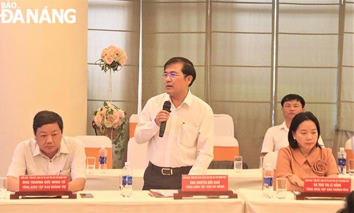 Tổng Biêp tập Báo Đà Nẵng Nguyễn Đức Nam thảo luận, chia sẻ kinh nghiệm trong công tác thiện nguyện của Báo Đà Nẵng tại diễn đàn. Ảnh: ĐẮC MẠNH