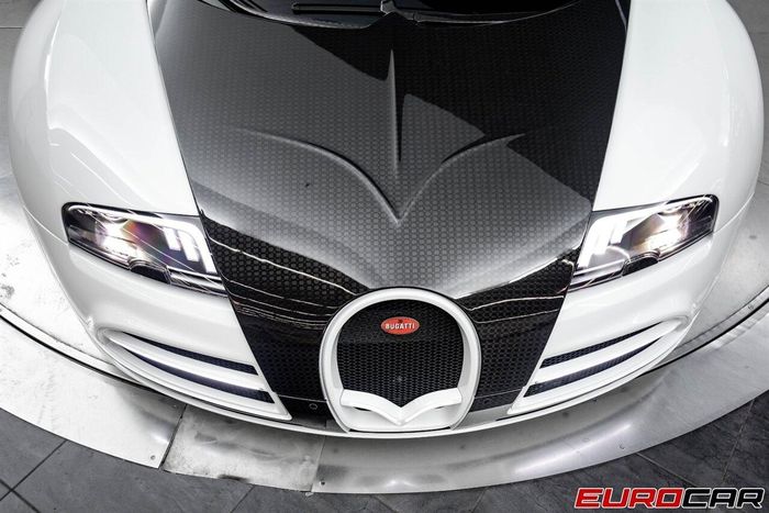  Theo đại lý siêu xe nơi chiếc Veyron này được rao bán, giá của gói nâng cấp ngoại thất sợi carbon của Mansory lên đến 565.688 USD. 