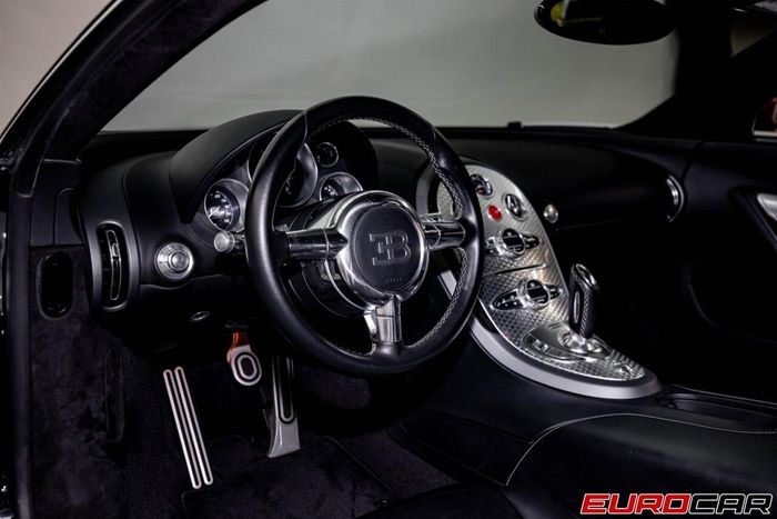  Mansory cũng đã thiết kế lại khoang lái của chiếc hypercar với nhiều chất liệu cao cấp. 