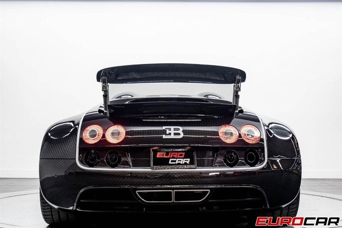  Cản sau của chiếc xe cũng được lấy cảm hứng từ Veyron Super Sport. Mansory còn bổ sung thêm 4 ống xả ngay bên dưới cụm đèn hậu. 