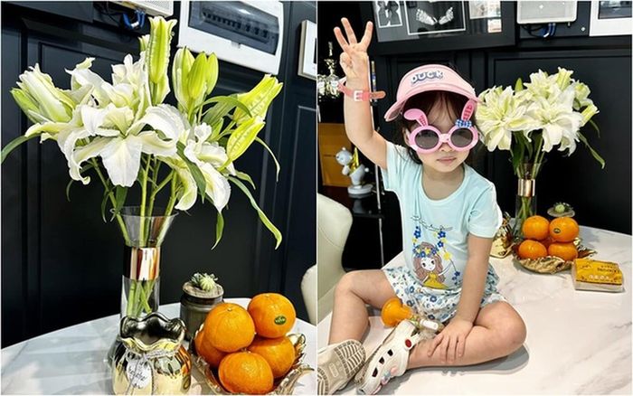 Để tạo không khí vui vẻ, trong nhà cô không thể thiếu hoa. "Vẫn thích nhất chơi hoa ly kép... Hoa gì mà khỏe đẹp chắc chắn, nhìn nó đẹp và từng cành vững vàng. Mê lắm, ngồi ngắm là thấy đủ an yên rồi". Nữ ca sĩ cho biết.