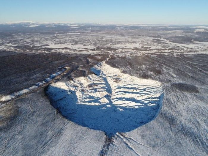Xung đột Nga-Ukraine đe dọa bí mật 'Cổng vào thế giới ngầm'. Trong ảnh: Hố sụt Batagay ở Siberia thuộc Nga. (Nguồn: Viện Alferd Wgener, Đức)