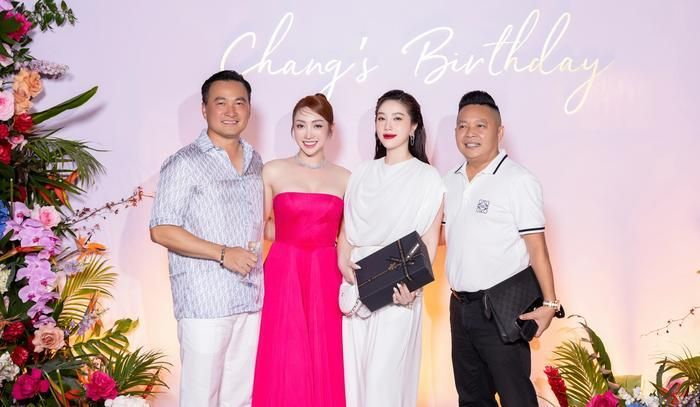 Vợ chồng Bảo Thy đến tham dự tiệc sinh nhật của Lý Thùy Chang