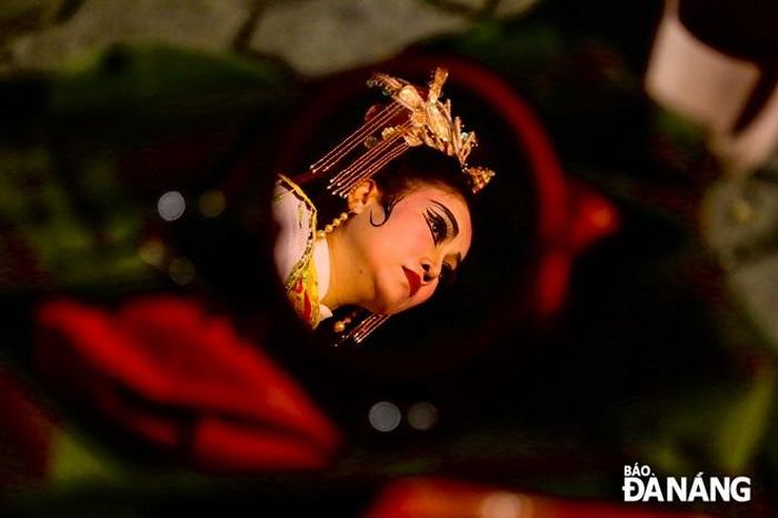Các nghệ sĩ mang đến cho người dân, du khách những trải nghiệm thú vị trong chương trình "Tuồng xuống phố".