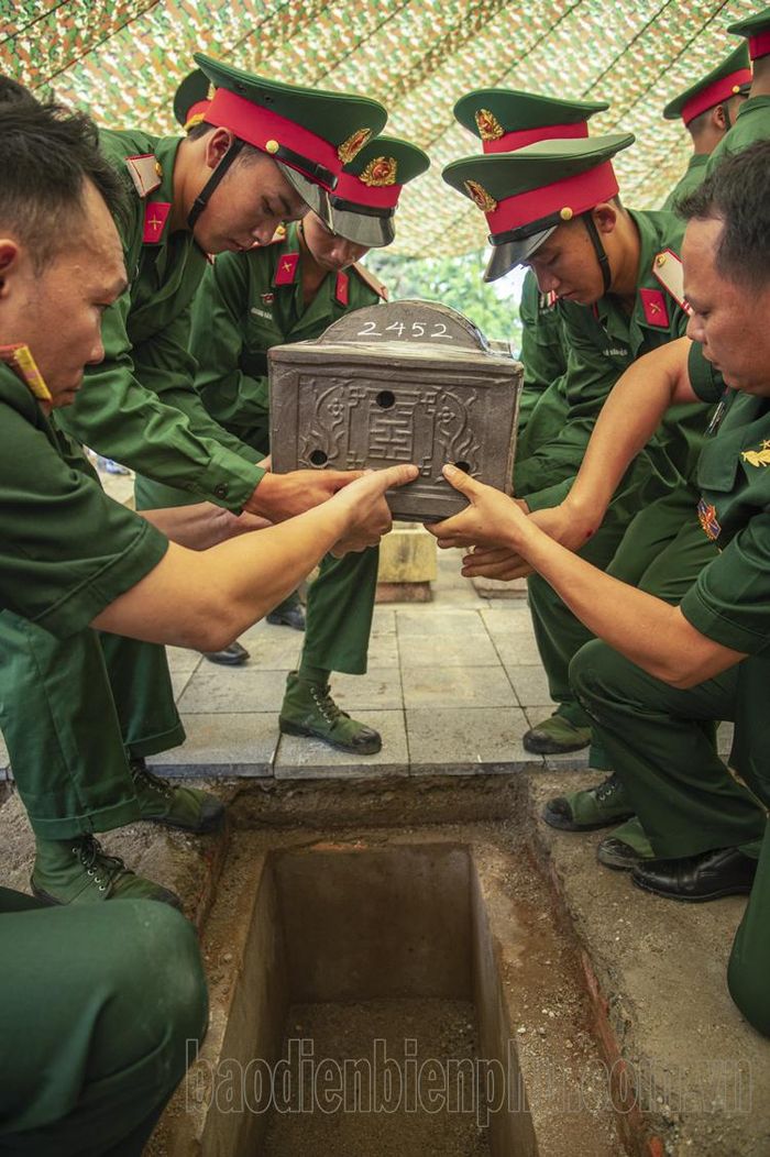 … và hết sức cẩn trọng.