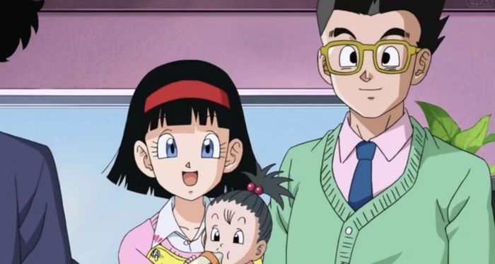 Cùng tuổi với chồng, Videl từng là bạn học trước khi trở thành vợ của Gohan. Cặp này đến với nhau nhẹ nhàng, tự nhiên và gắn liền với nhiều yếu tố võ thuật. Tính cách năng động của Videl đặc biệt tương thích với sự nhút nhát (với con gái) của Gohan và điểm chung về võ thuật đã giúp họ đến với nhau dễ hơn. Akira Toriyama không phải mẫu tác giả hay viết truyện tranh tình cảm nhưng rõ ràng, phản ứng hóa học giữa Gohan và Videl khá quyến rũ và chinh phục được người hâm mộ. Ảnh: CBR.