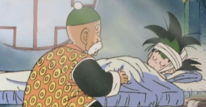 Đi ngược về quá khứ, việc Goku đặt tên con trai đầu lòng là Gohan được coi như một hành động tri ân đối với ông nội mình trước đây. Dù không cùng huyết thống, ông Gohan và Goku vẫn có một mối liên kết đặc biệt. Khỉ con được ông đem về nuôi dạy, yêu thương, chăm sóc từ nhỏ (khi Goku còn bé và mới đáp xuống Trái Đất). Đáng tiếc, trong một lần mất kiểm soát vào đêm trăng tròn, cậu bé Khỉ con này đã đè chết ông nội mình. Về sau, Gohan đã xuất hiện một lần trong giải đấu của Uranai Baba để gặp lại đứa cháu trai yêu quý của mình. Hai nhân vật này không có máu mủ trực tiếp nhưng điều đó không ảnh hưởng gì tới mối quan hệ khăng khít của họ. Ảnh: CBR.