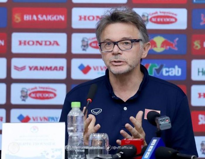 HLV Troussier muốn khai thác nguồn lực cầu thủ Việt kiều