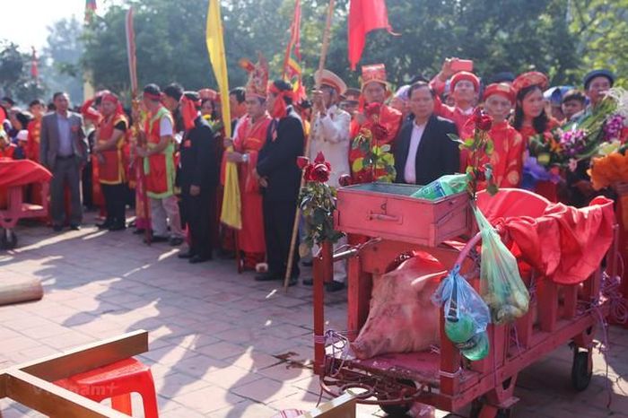 Từng nhận về những ý kiến trái chiều quanh nghi thức chém lợn, lễ hội làng Ném Thượng (Bắc Ninh) cũng đã có sự điều chỉnh để “chém kín” trong những năm gần đây