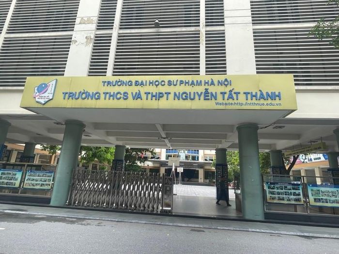 Điểm thi THCS &amp; THPT Nguyễn Tất Thành lúc 13h chưa có thí sinh đến làm thủ tục.