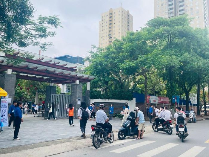 Tại điểm thi Trường THCS &amp; THPT Lương Thế Vinh.