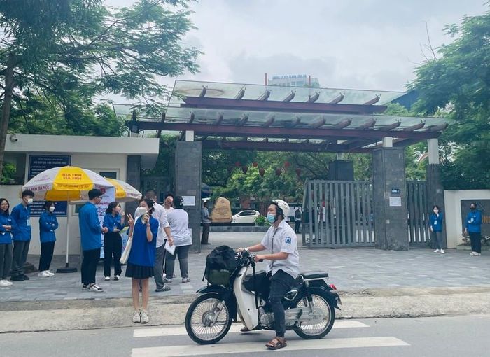 Thí sinh tự di chuyển bằng phương tiện cá nhân.