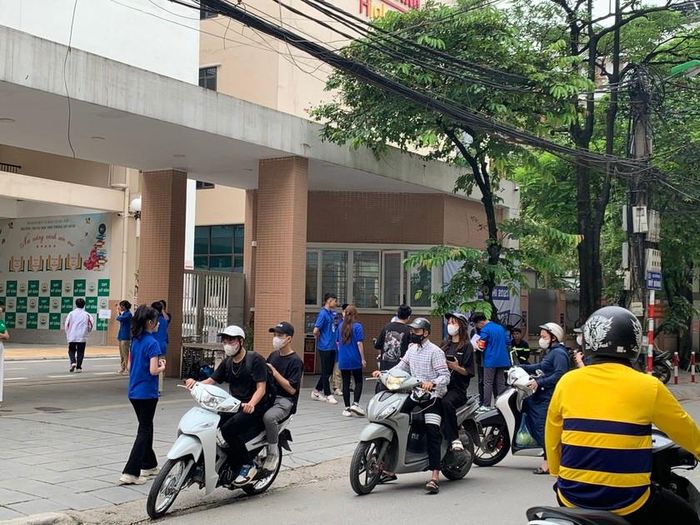 Tại điểm thi Trường THPT Mỹ Đình.