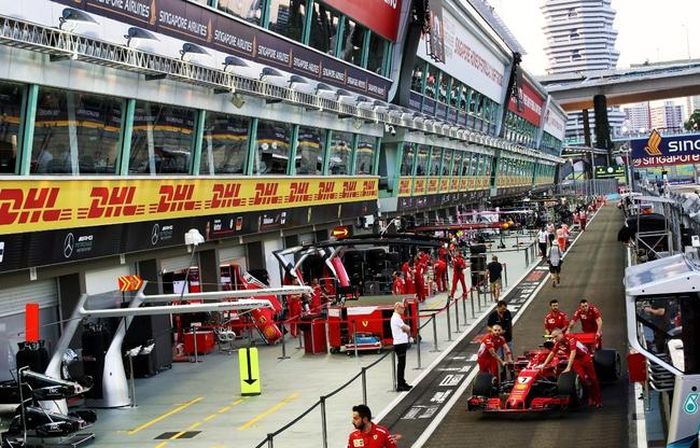 Singapore Grand Prix pit building