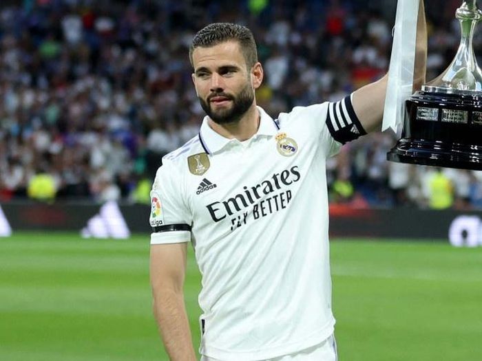 Nacho thay Benzema làm đội trưởng Real ở mùa 2023/24. Ảnh: Reuters.