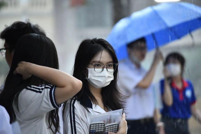  Thí sinh đã hoàn thành môn thi cuối cùng trong kỳ thi tốt nghiệp THPT 2023. Ảnh: Hoàng Giám. 