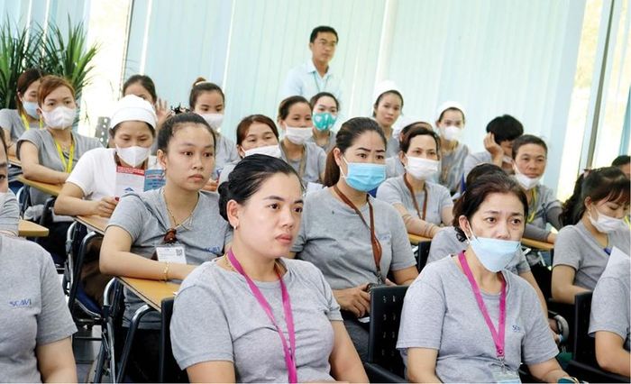 BHXH tỉnh tổ chức đối thoại với CBCNV-LĐ Công ty Scavi Huế về chính sách BHXH, BHYT 
