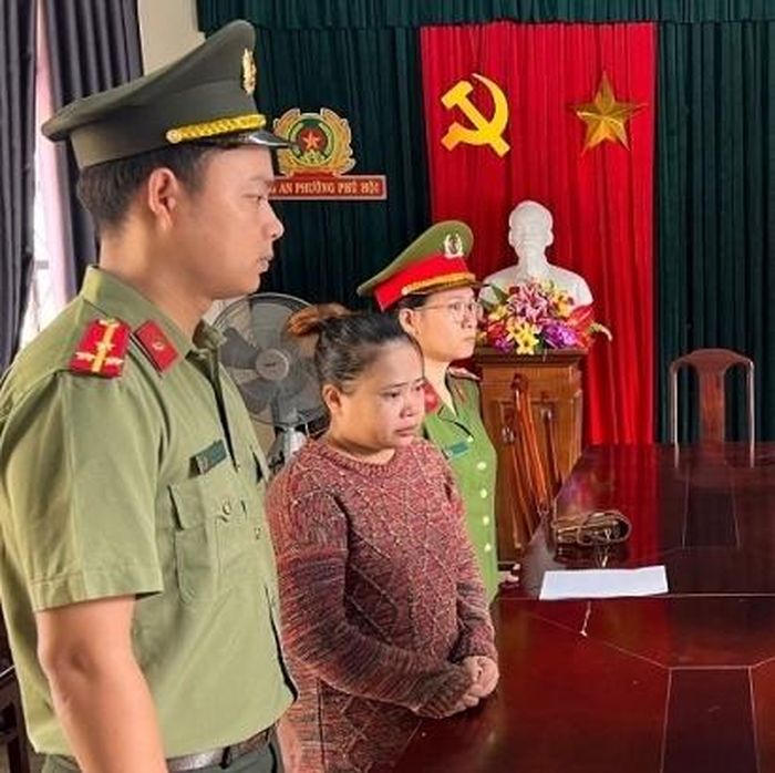 Lực lượng công an bắt giam một đối tượng lừa đảo trên mạng 