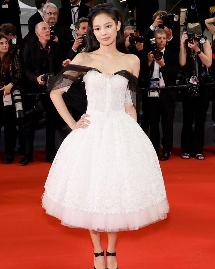  Phần makeup của Jennie tại Liên hoan phim Cannes 2023 bị đánh giá là nhạt nhòa. Ảnh: @jennierubyjane. 