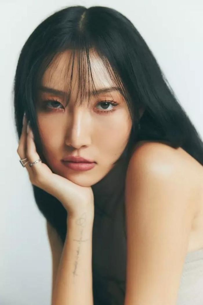 Hwasa sinh năm 1995