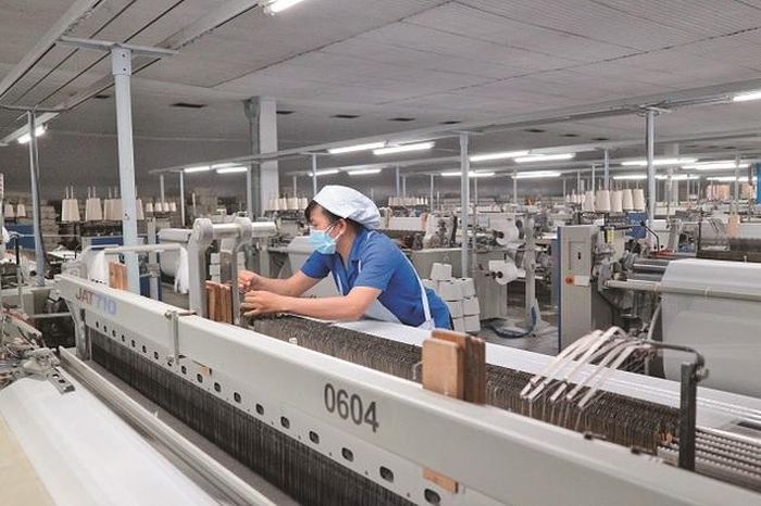 Tập trung tiết giảm mọi chi phí không mang lại hiệu quả; sửa chữa, cải tạo các thiết bị cũ thành các máy chuyên dùng; sử dụng văn phòng phẩm tiết kiệm; tiết kiệm điện, nước sinh hoạt…