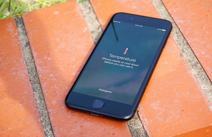 Cảnh báo quá nhiệt trên iPhone. Ảnh: Cult of Mac.