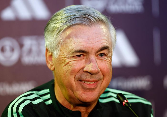  Ancelotti phải nỗ lực thích nghi với cuộc sống không có Benzema trên hàng công. Ảnh: Reuters. 