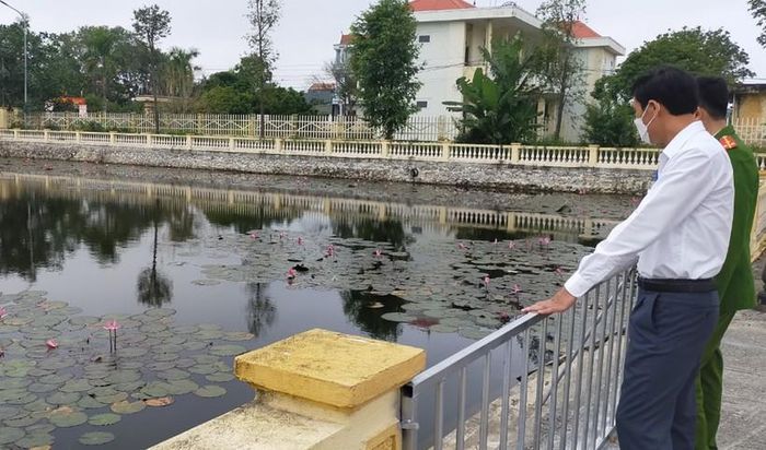 Nhiều hồ, sông không được chính quyền địa phương cắm biển cảnh báo, tiềm ẩn nguy cơ đuối nước ở trẻ.