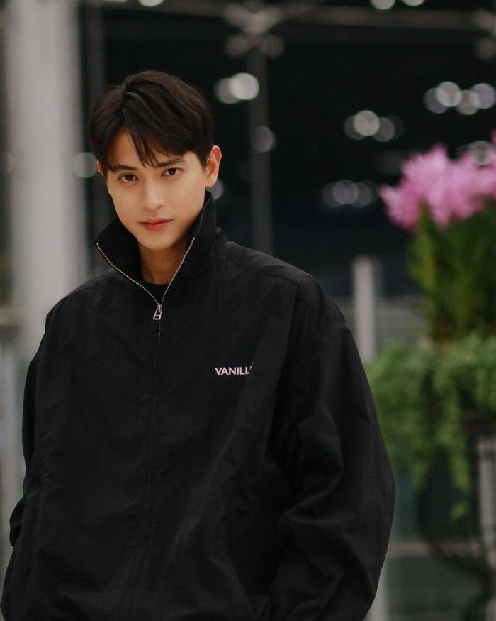 James Jirayu và bạn gái lớn hơn bốn tuổi.