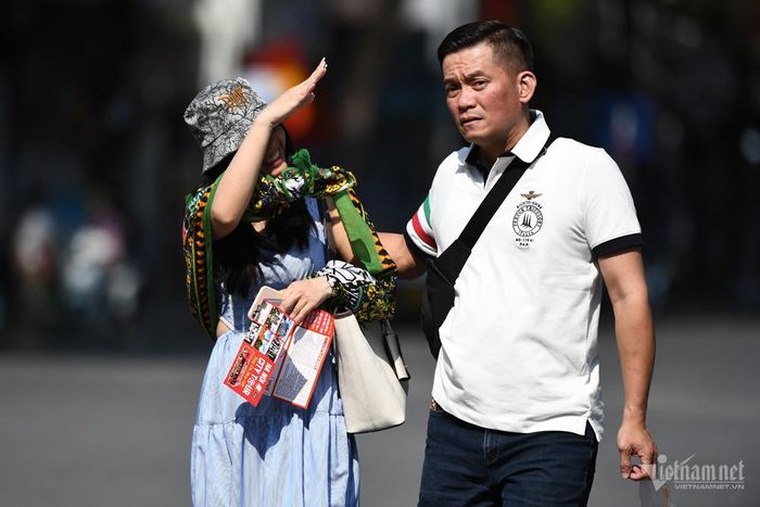 Miền Bắc trong đó có thủ đô Hà Nội trời nắng nóng gay gắt, oi bức. Ảnh minh họa: Hoàng Hà
