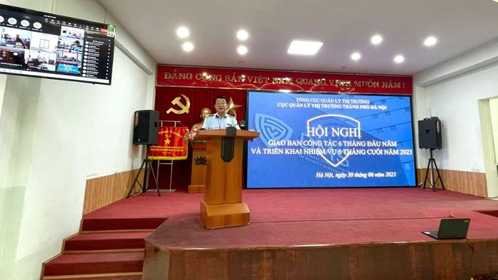 Đồng chí Chu Xuân Kiên - Bí thư Đảng ủy, Cục trưởng Cục Quản lý thị trường thành phố Hà Nội, phát biểu tại hội nghị sơ kết 6 tháng đầu năm 2023.