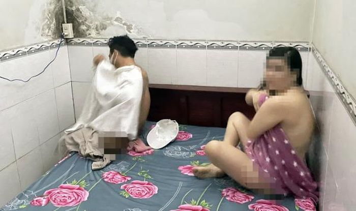 Cặp đôi mua bán dâm
