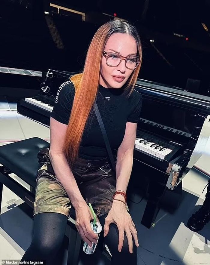 Chỉ vài ngày trước khi được phát hiện bất tỉnh trong căn hộ, Madonna đã đăng tải lên Instagram loạt ảnh ghi lại những khoảnh khắc đặc biệt khi chuẩn bị cho tour diễn kỷ niệm 40 năm của mình