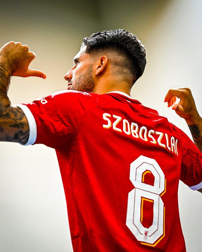Szoboszlai mặc áo số 8 của thần tượng Steven Gerrard