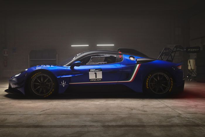 Thay thế cho hộp số 8 cấp ly hợp kép trên bản thương mại, Maserati GT2 sở hữu hộp số tuần tự 6 cấp theo chuẩn xe đua thể thao, mang đến cảm giác lái phấn khích hơn.