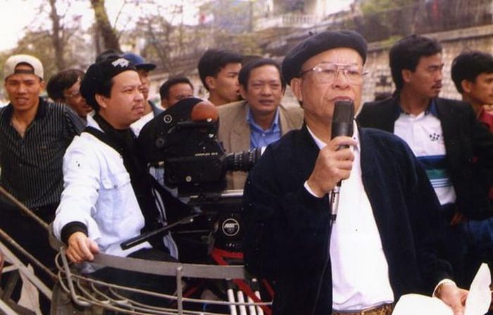 Đạo diễn Bùi Đình Hạc tại hiện trường làm phim “Hà Nội 12 ngày đêm”