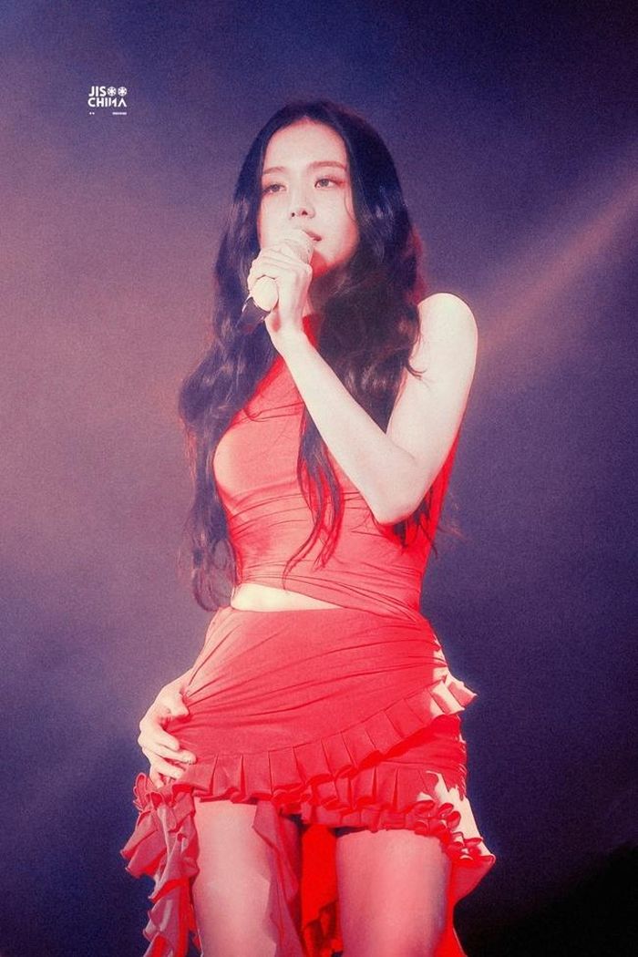 Jisoo trên sân khấu solo