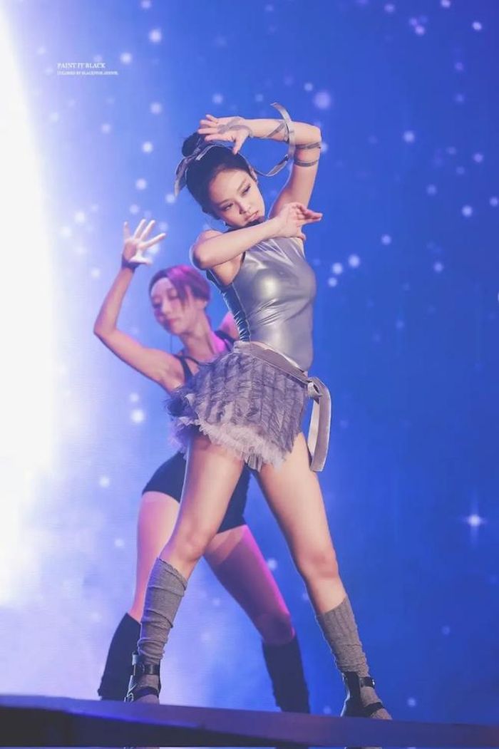 Jennie trên sân khấu solo