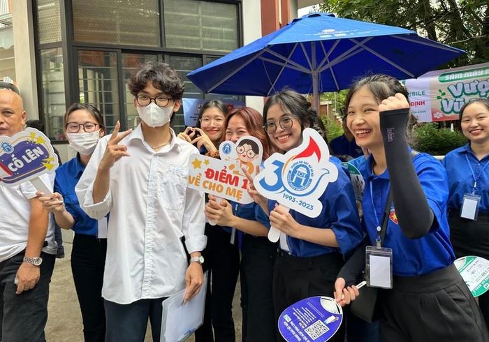 Thí sinh Hà Nội tham dự kỳ thi vào lớp 10 năm học 2023 - 2024. Ảnh: Vân Anh