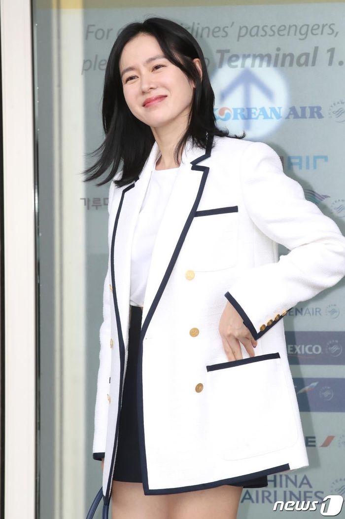 Son Ye Jin kết hôn với tài tử Hyun Bin hồi tháng 3 năm ngoái và tập trung chăm sóc con cái, ít hoạt động mạng xã hội. Sau quãng thời gian nghỉ sinh, mỹ nhân chỉ tham gia một vài dự án quảng cáo.