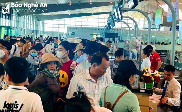  Khu vực làm thủ tục tại sân bay. Ảnh: Q.A 