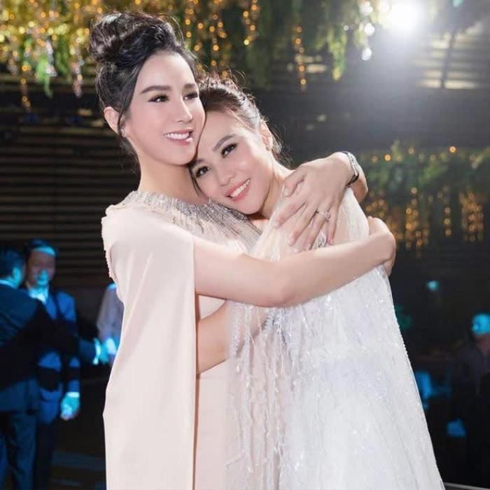 Diệp Lâm Anh và Đàm Thu Trang là bạn thân hơn chục năm nay, chưa từng vắng mặt trong những sự kiện quan trọng của nhau.