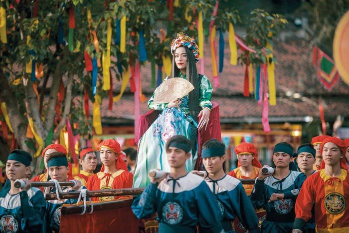 Ca sĩ Hoàng Thùy Linh đã thành công trong việc truyền tải văn hóa dân gian qua ngôn ngữ âm nhạc hiện đại. Ảnh: Liên Hương