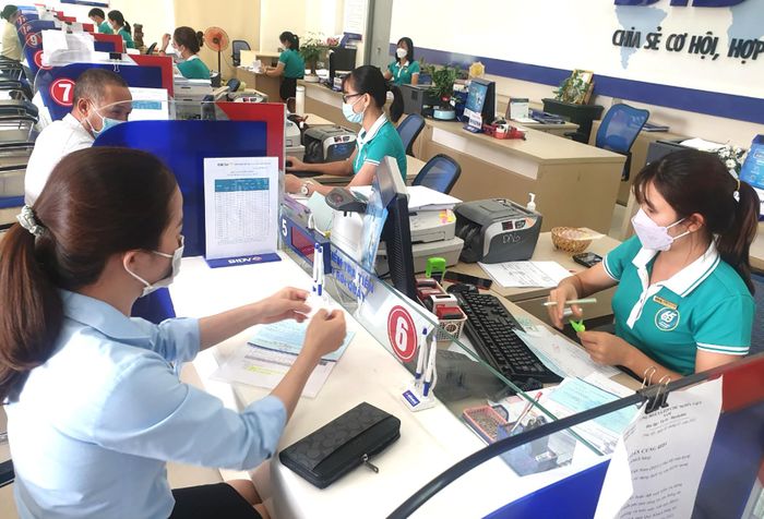 Giao dịch ngân hàng ngày một thuận lợi. Nguồn: BRVT.