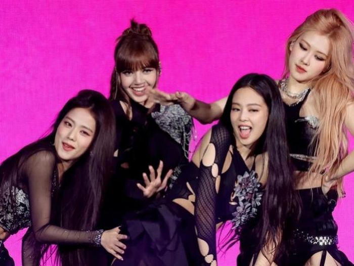 Blackpink trong một đêm diễn Born Pink World Tour
