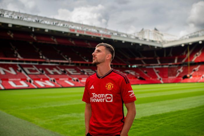 Mason Mount trải nghiệm cảm giác lần đầu ở Old Trafford với tư cách là một Quỷ đỏ!
