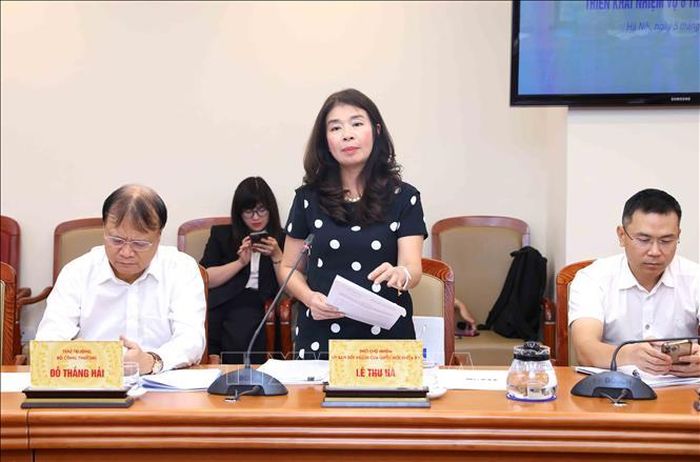 Bà Lê Thu Hà, Phó Chủ nhiệm Ủy ban Đối ngoại của Quốc hội phát biểu tại hội nghị. Ảnh: An Đăng/TTXVN