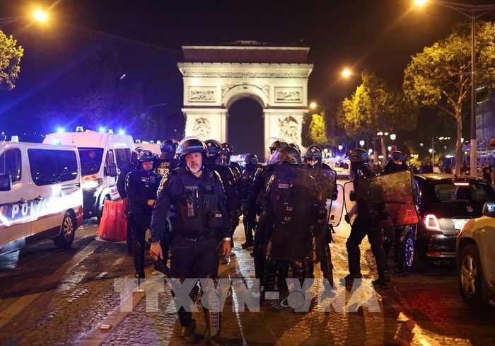 Cảnh sát Pháp tuần tra tại Paris ngày 1/7/2023. Ảnh: AFP/TTXVN 